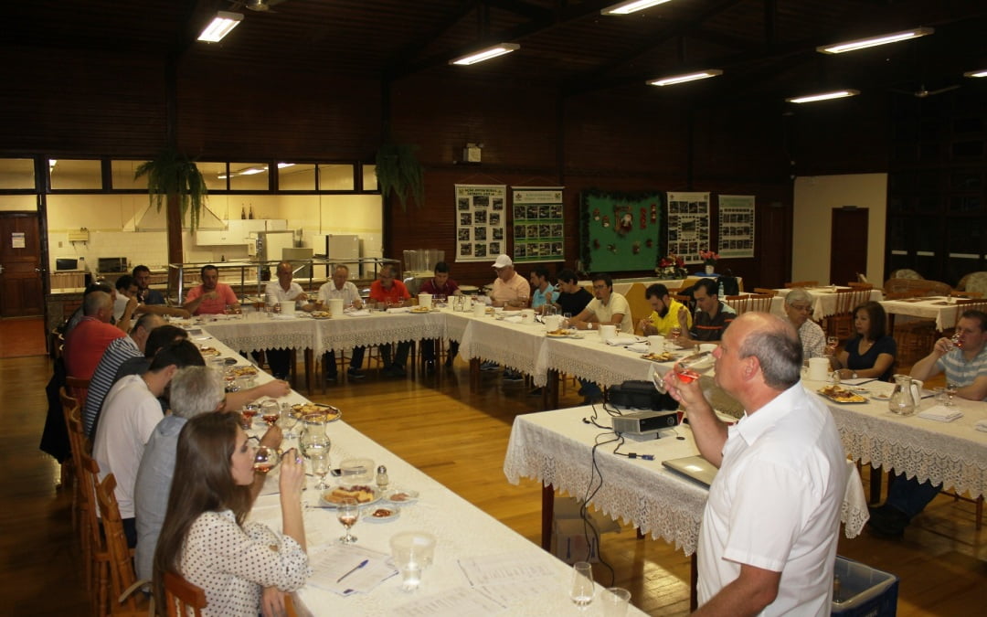 Profissionais da AREAVID e CREA participam de curso sobre técnicas e estilos de vinhos